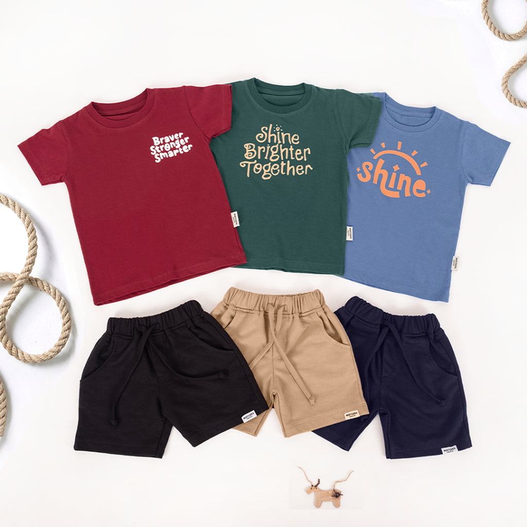 Kaos Graphic Tee