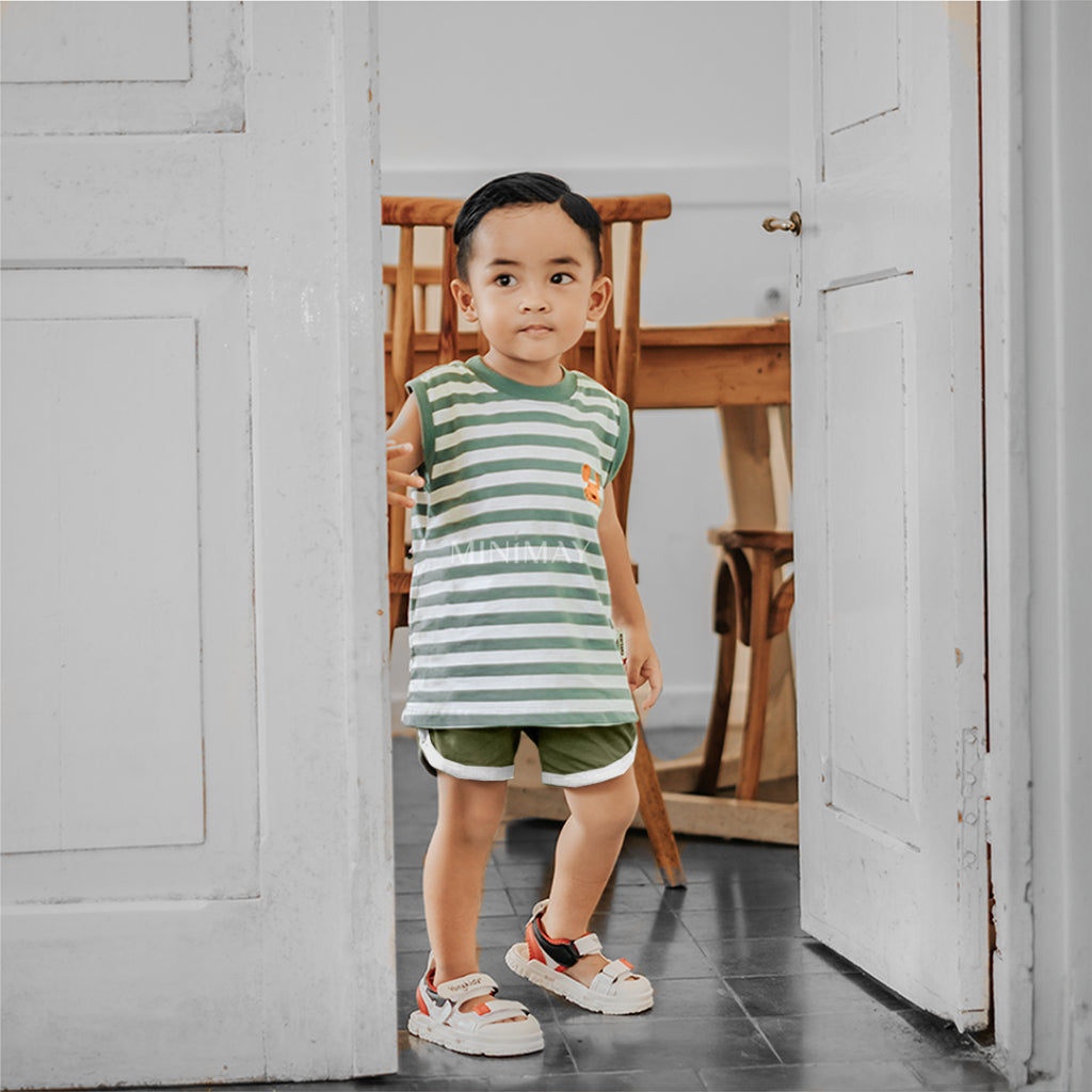 Celana Pendek Retro White Line