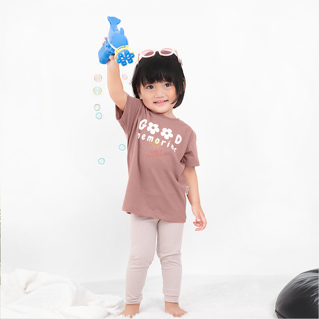 Kaos Graphic Tee Girl