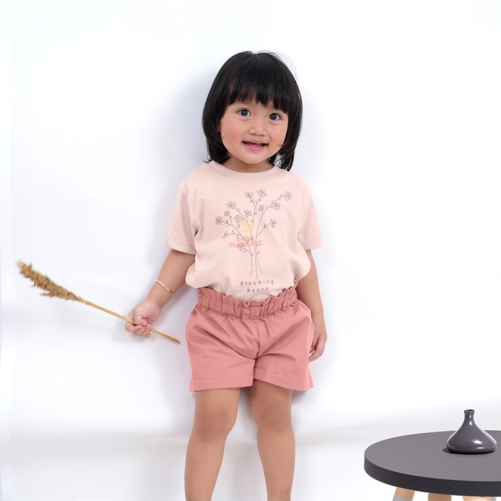 Kaos Graphic Tee Girl
