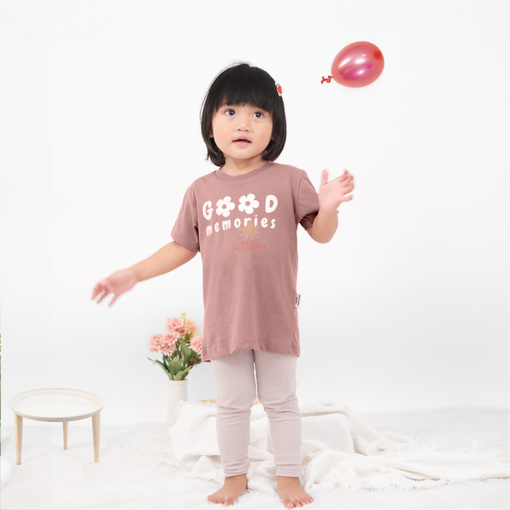 Kaos Graphic Tee Girl